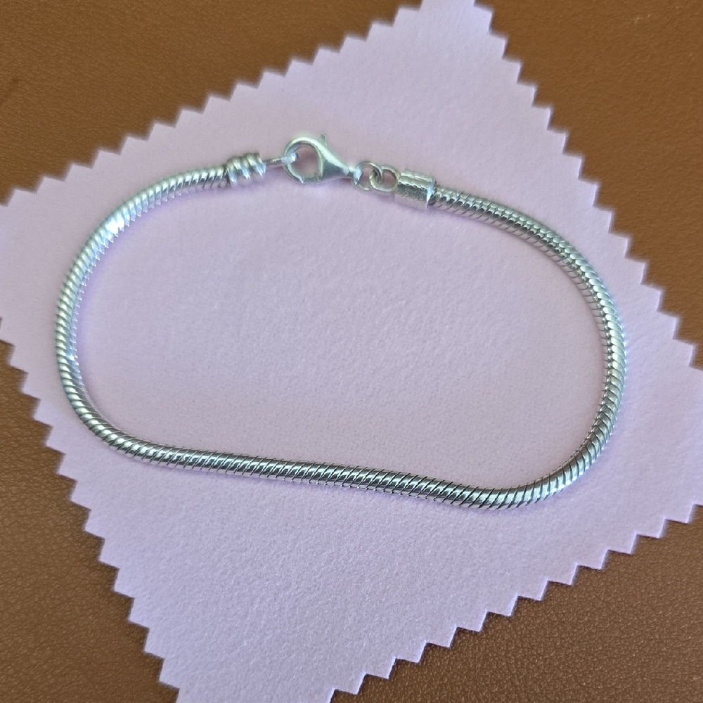 Elegant Silver Women's Bracelet
